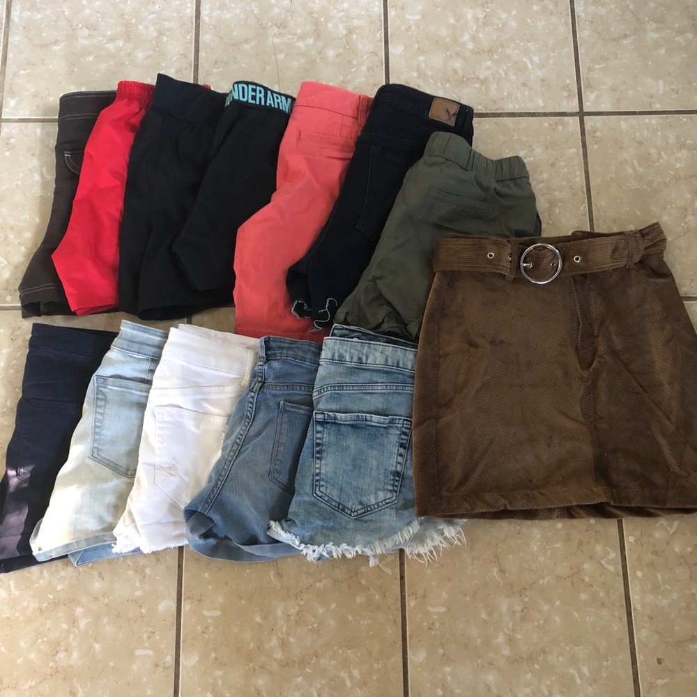13 pairs of shorts / skirt